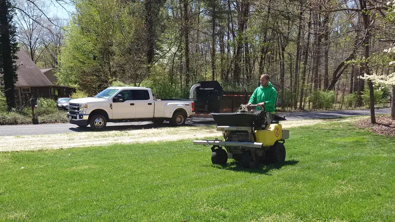 Lawn fertilization and weed control service Roanoke Virginia – Greenscapes VA